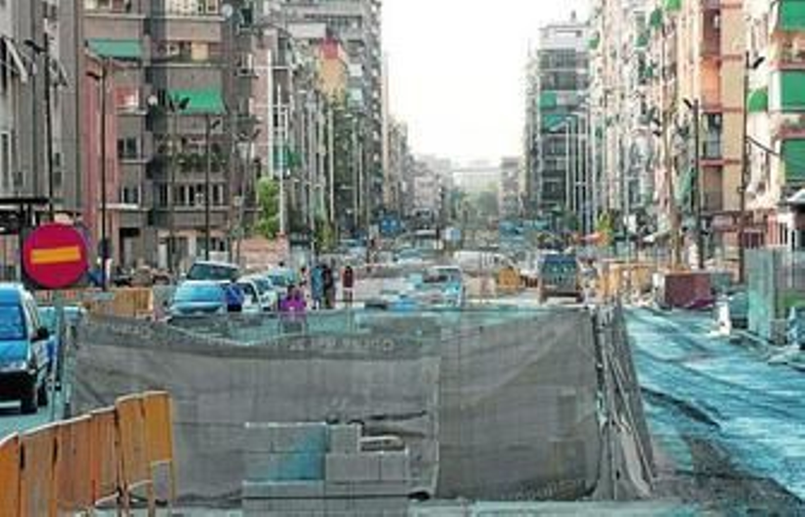 El Ayuntamiento dice que las obras del Metro han provocado hundimiento de arquetas, rotura de bordillos y destrozos en el pavimento.