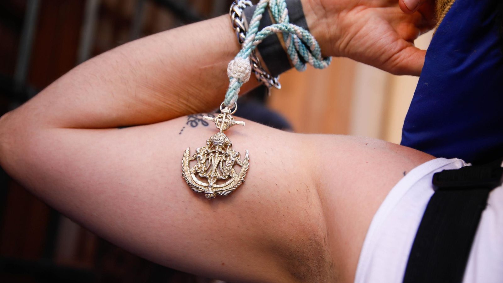 Vea la salida de la Hermandad de Los Ángeles de la Catedral de Almería