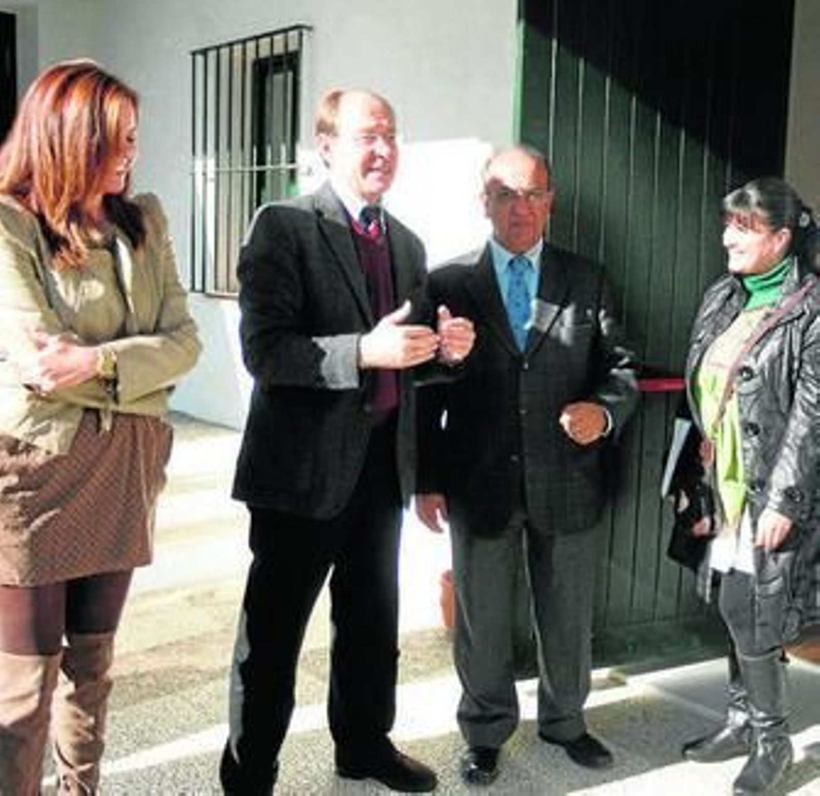 Díaz Trillo conversa minutos antes del encuentro, ayer.