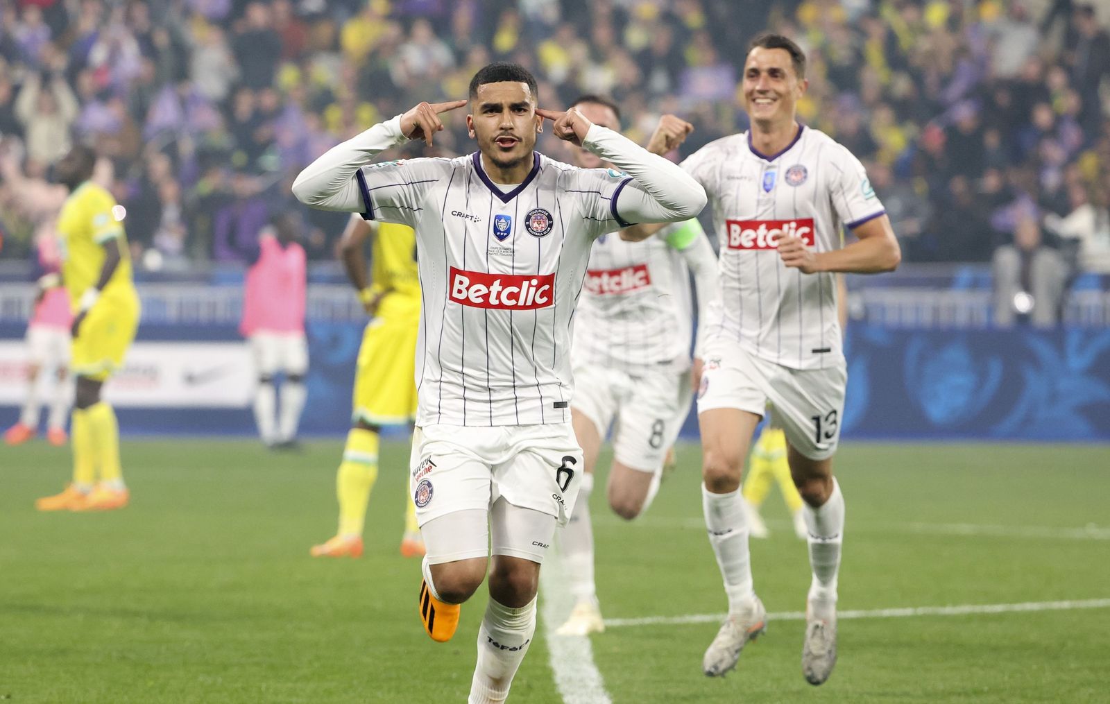 Zakaria Aboukhlal celebra su gol en la final de la Copa de Francia