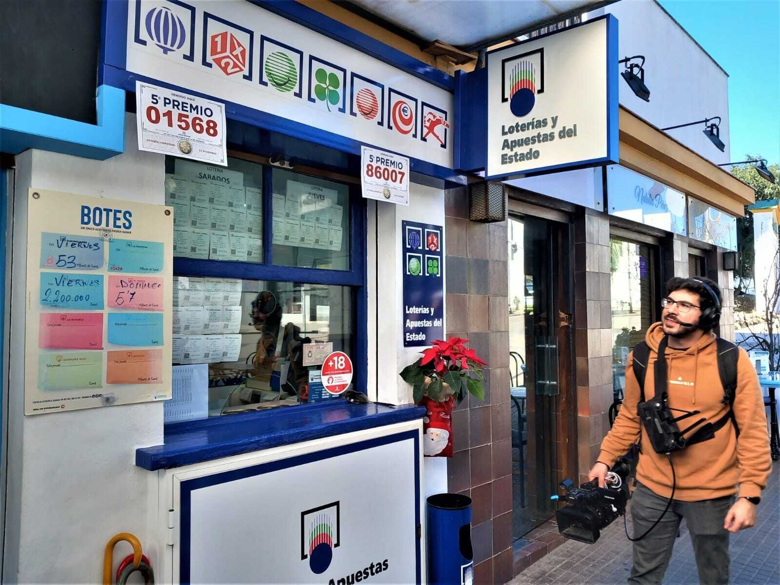 Las imágenes de la celebración del Gordo de la Lotería de Navidad 2023 en Cádiz