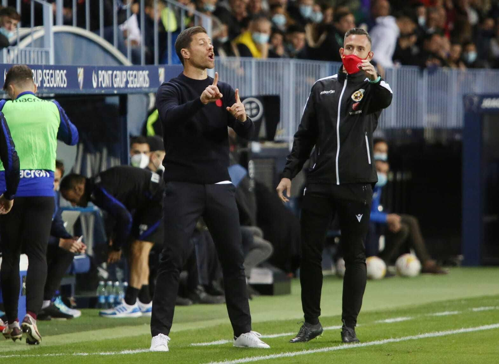 Xabi Alonso, en la banda de La Rosaleda.