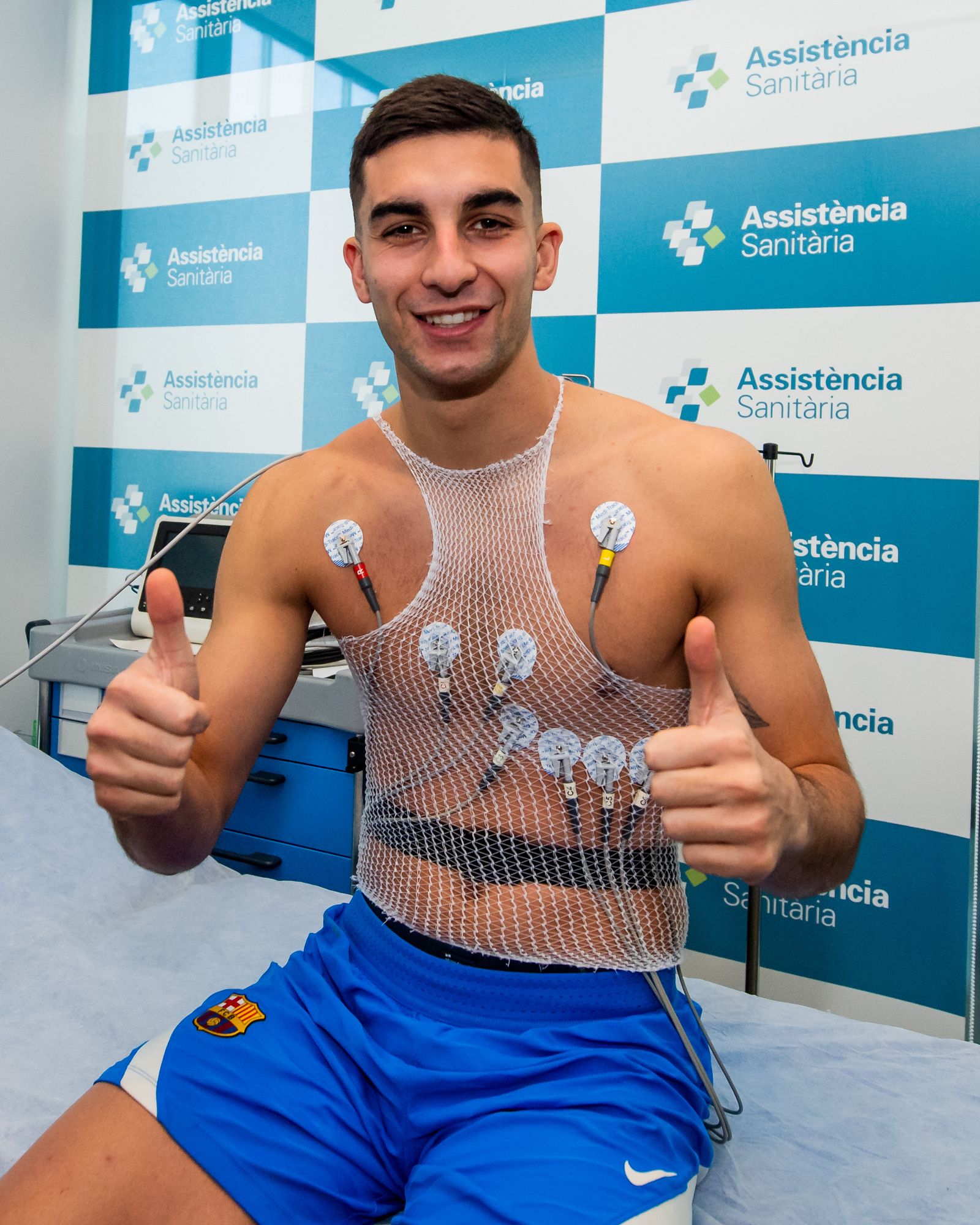 Ferran Torres pasa el reconocimiento médico como jugador del FC Barcelona.