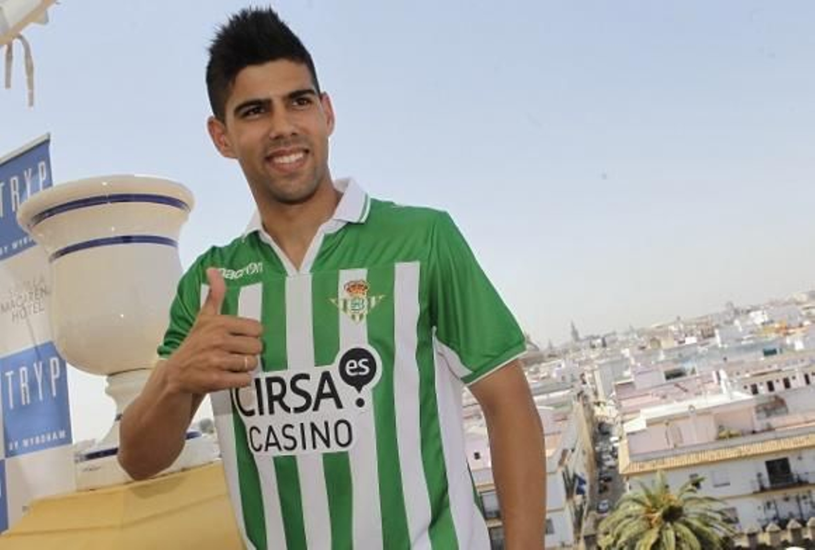 Juanfran: "Estar en el Betis no lo cambio ahora por nada en el mundo"