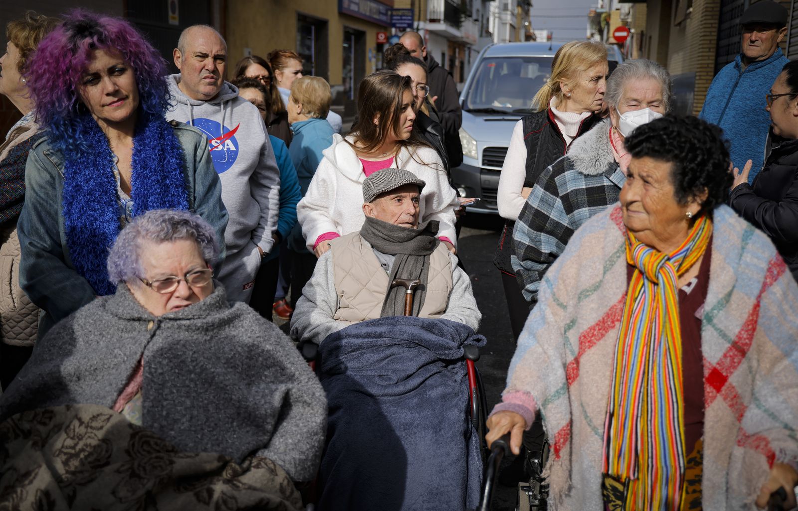 Vecinos de Palmete protestan por el corte continuado de la luz, todas las fotos