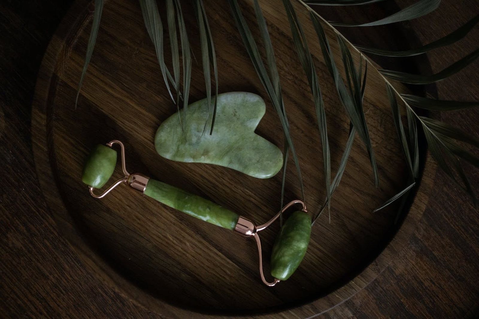 Rodillo de Jade y piedra de Gua Sha, aliados para reafirmar tu piel