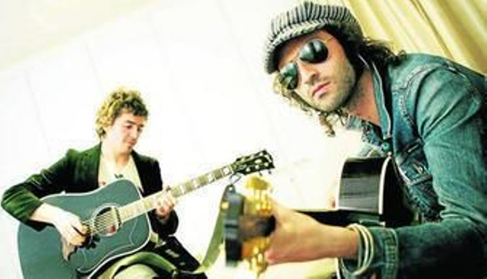 El dúo madrileño Pereza presenta su trabajo 'Aviones' en acústico.