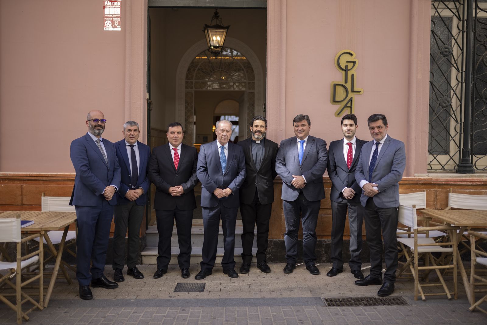 Foto de familia de los participantes de la Tertulia Cofrade 'El Aguaó'.