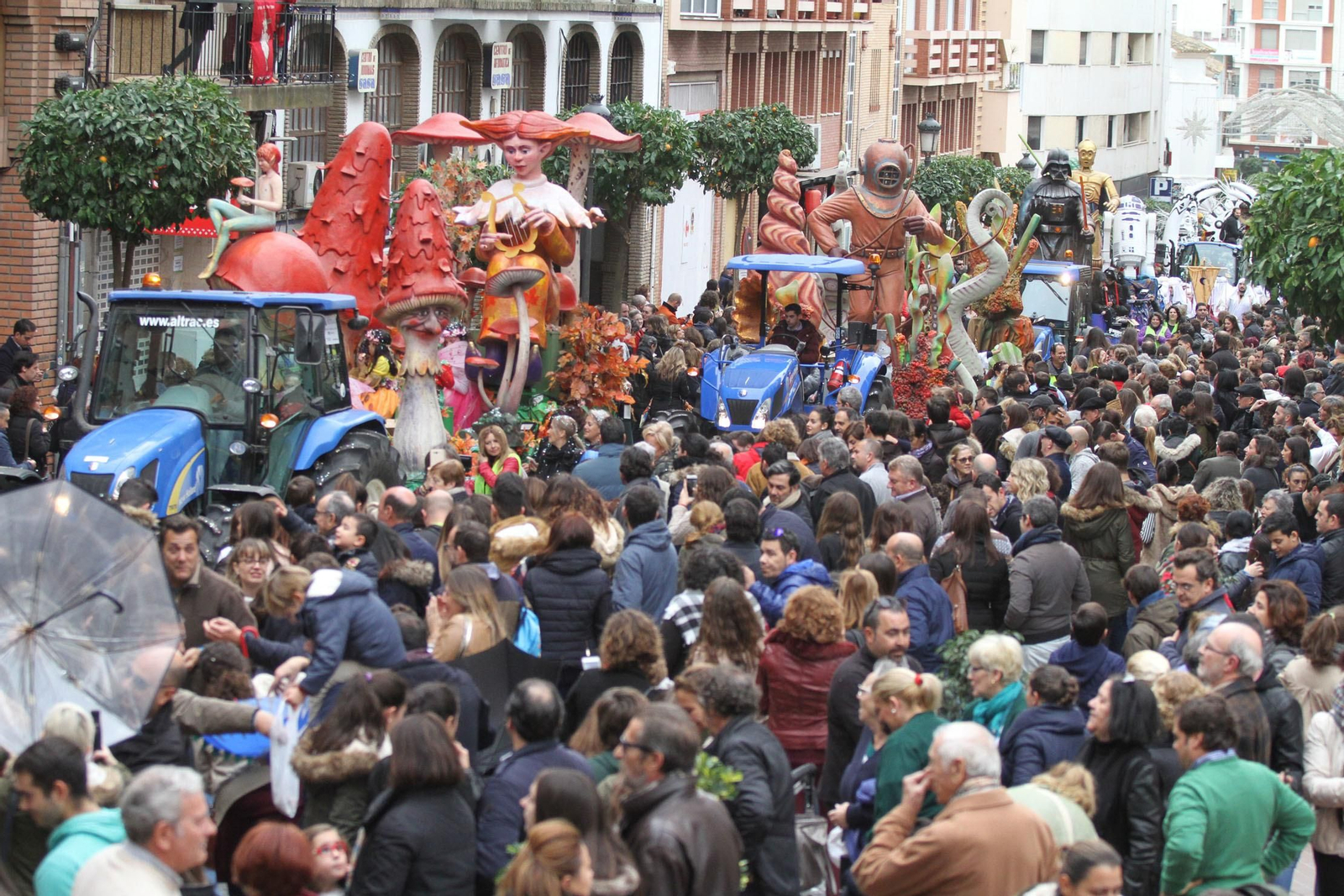 Cabalgata de los Reyes Magos 2018: Melchor, Gaspar y Baltazar adelantan su salida para llenar de ilusión las calles de Huelva