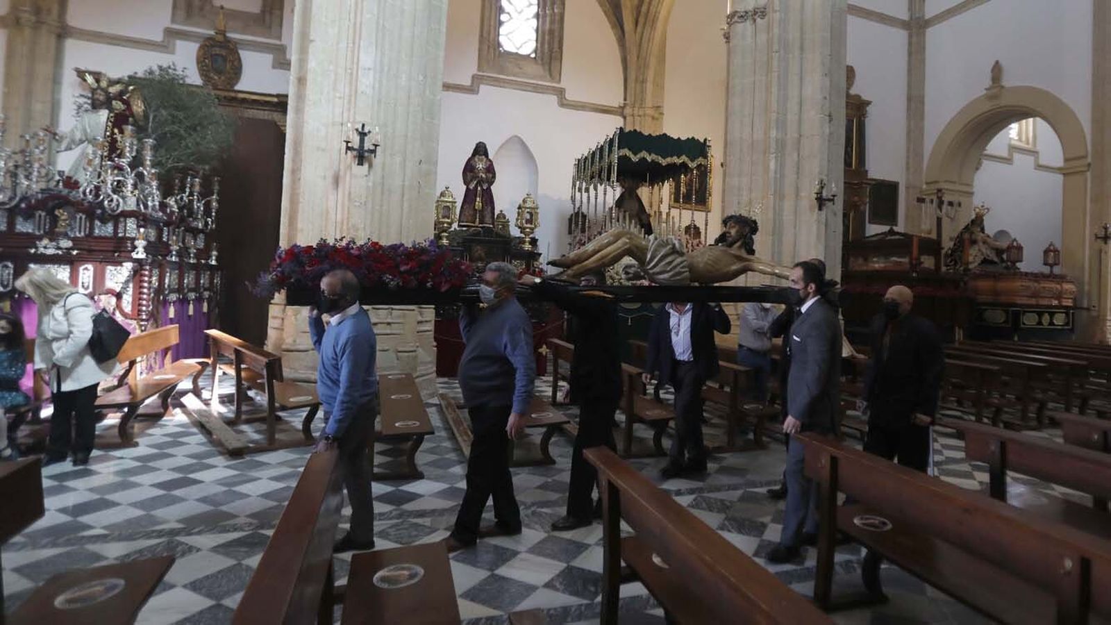 Las imágenes del Viernes Santo en Tarifa: Siete Palabras