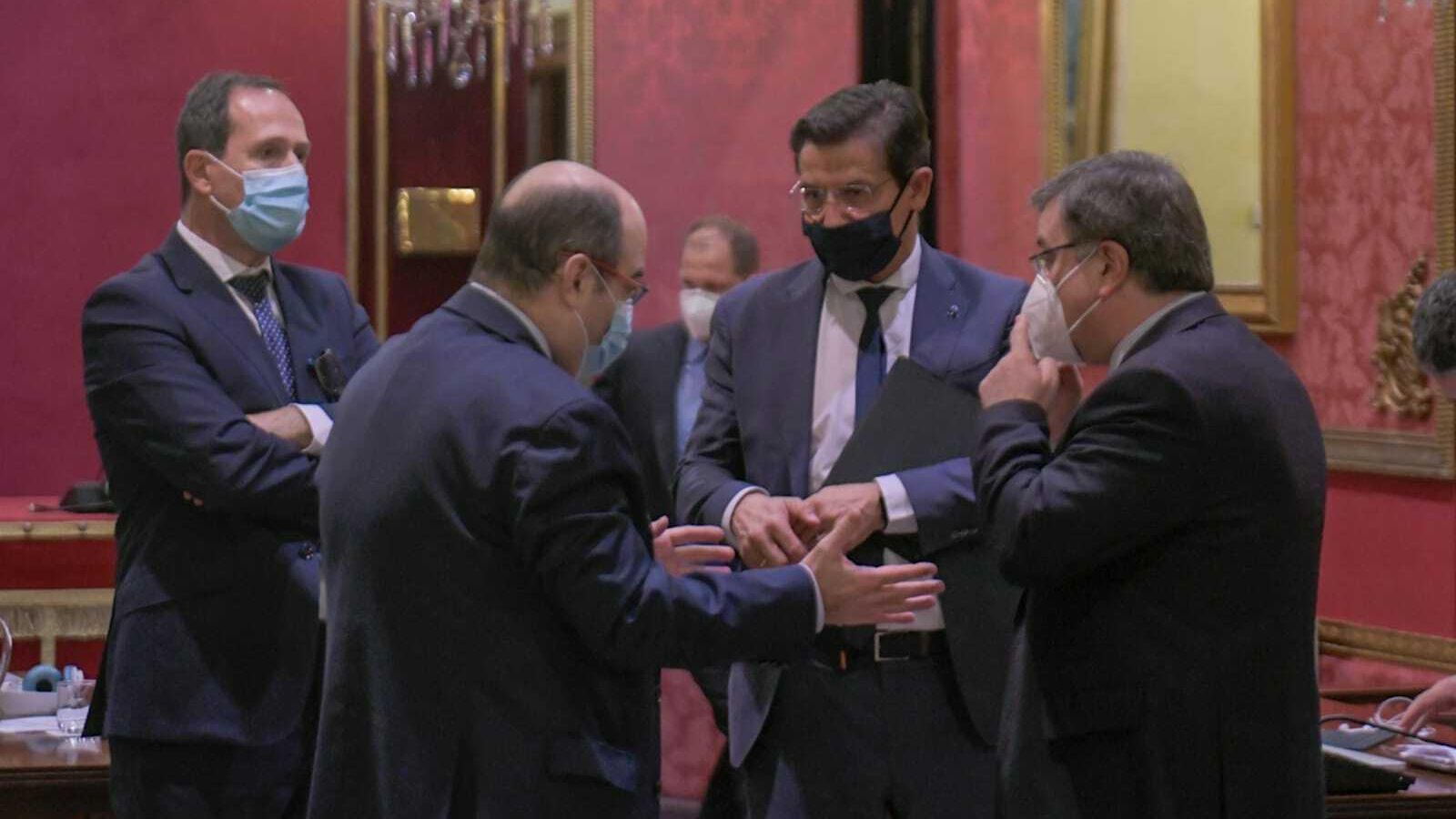 El alcalde y el secretario municipal tratan la situación