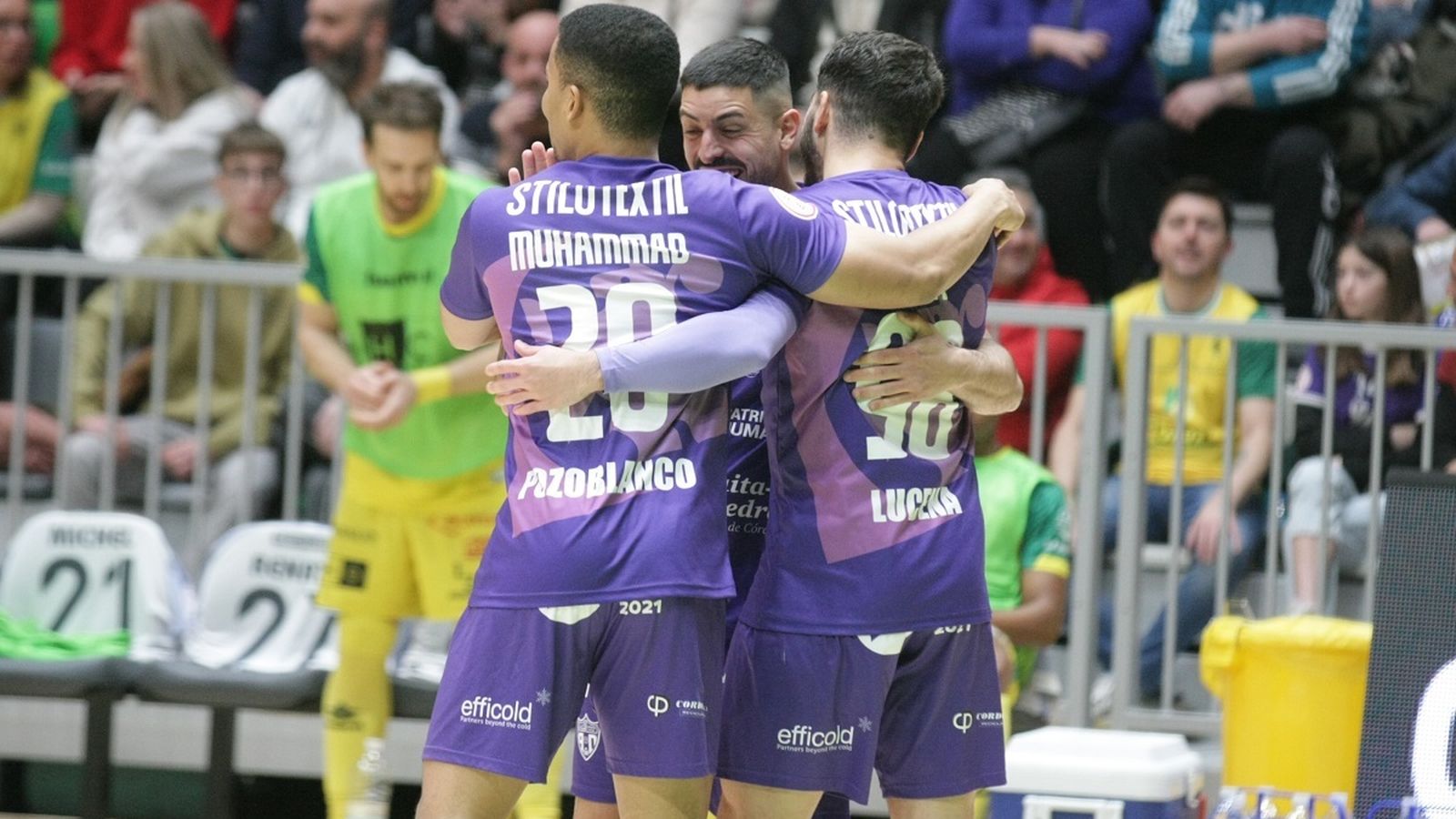 Jesús Rodríguez, Muhammad y Perin celebran un gol.