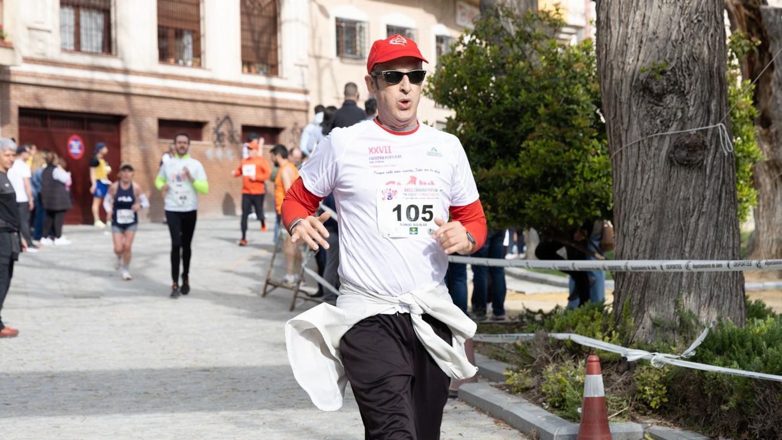 Más de 2.100 participantes corren para promover la salud en Jaén, en imágenes (1)