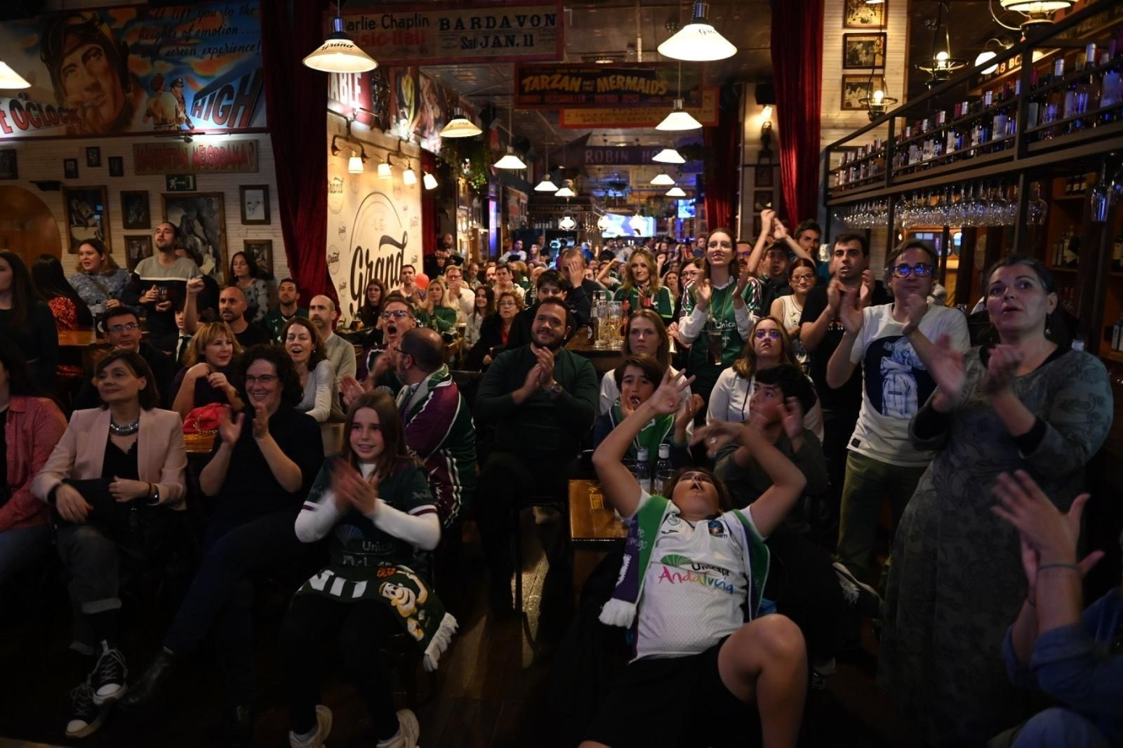 La fiesta del Le Grand Café del Centro con el Unicaja, en imágenes
