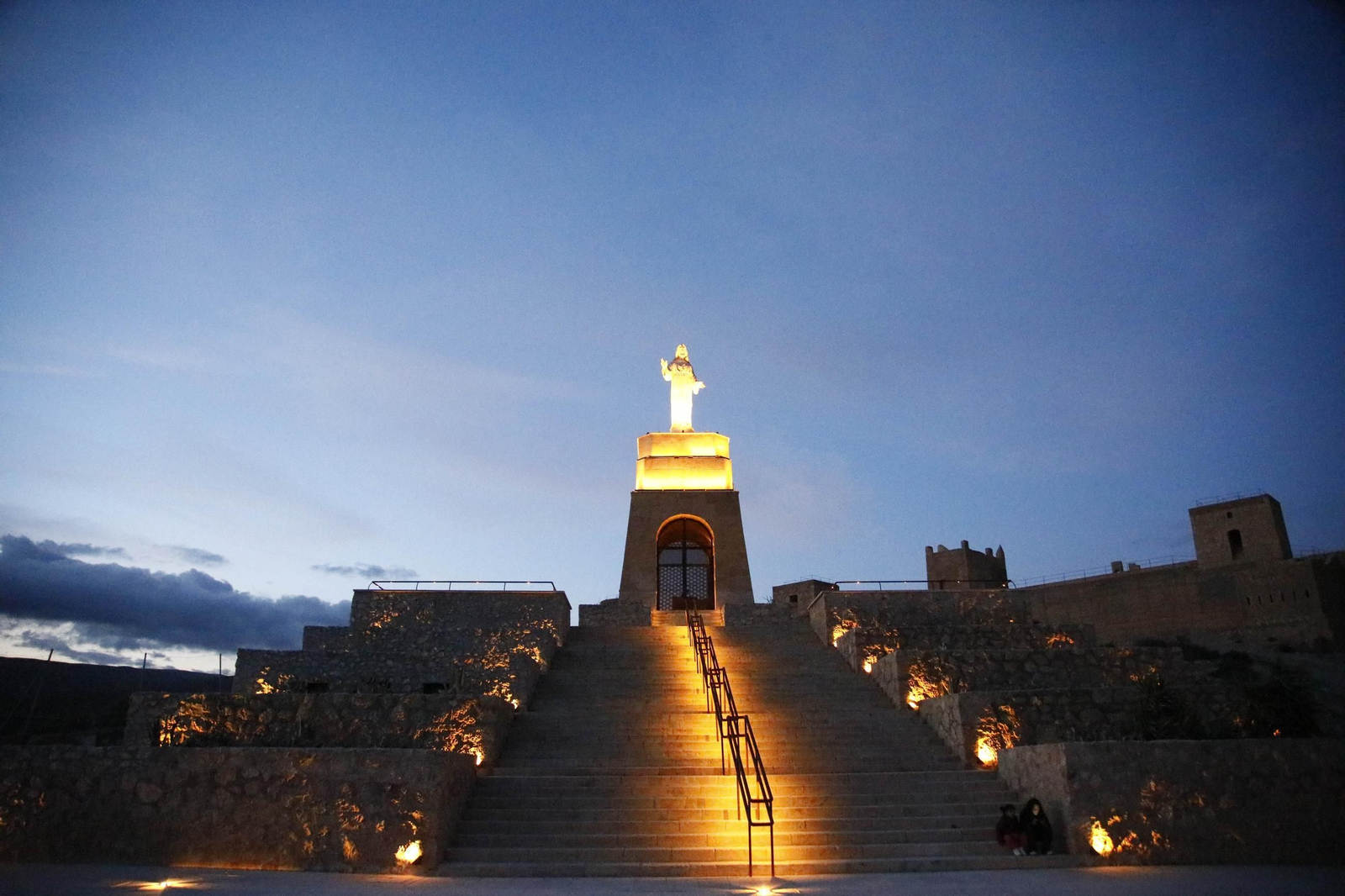 Las mejores imágenes del encendido de luces en el Cerro de San Cristobal de Almería