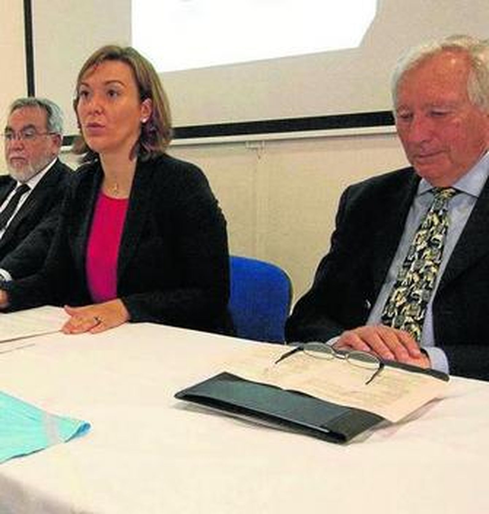 Gemma Araujo, alcaldesa, y Luis Ramallo, primer conferenciante.
