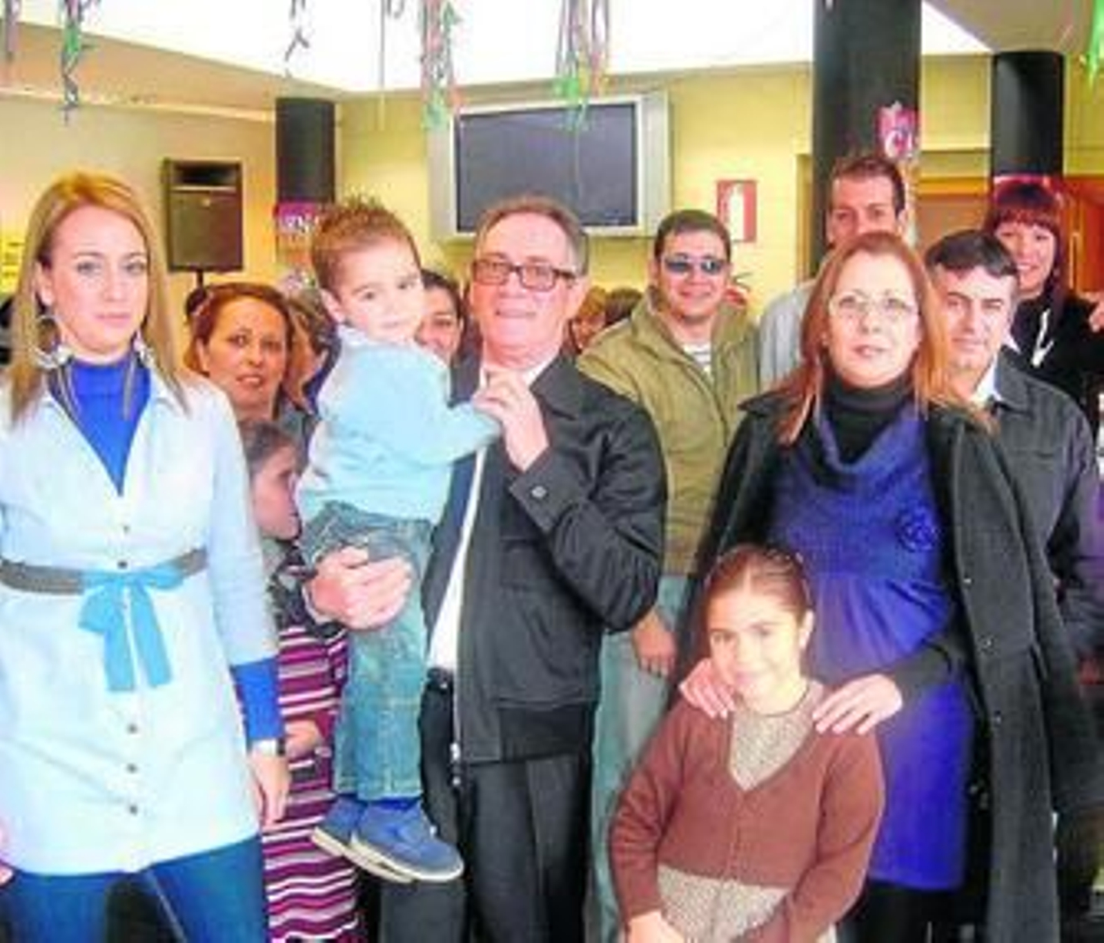 En el centro, el murgista Manuel Rodríguez (con un niño en brazos).