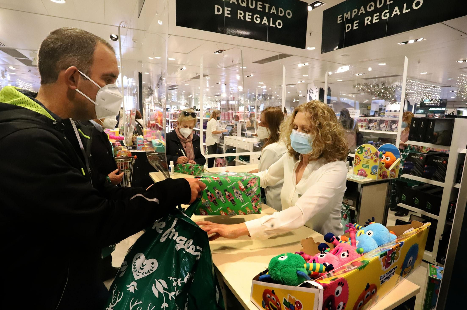 Imágenes del "Black Friday" en el Corte Inglés Imágenes del "Black Friday" en el Corte Inglés