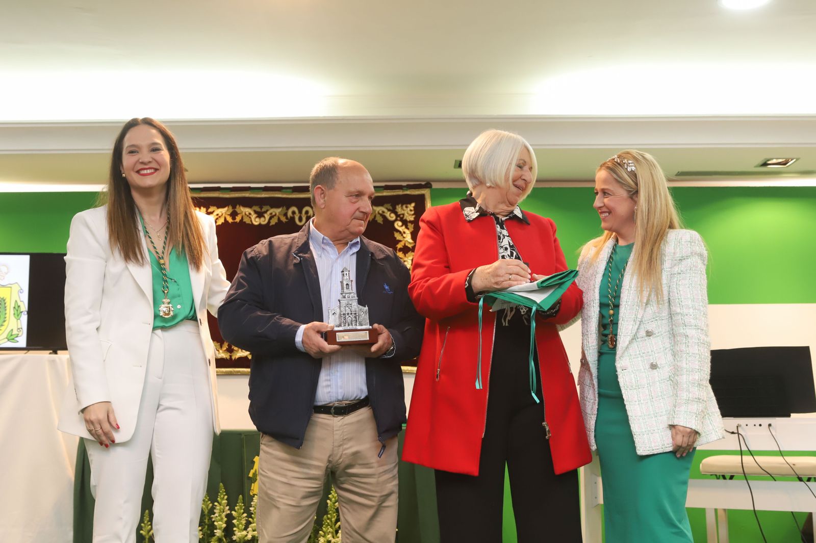 Las fotos de los galardonados del 28-F en Los Barrios.