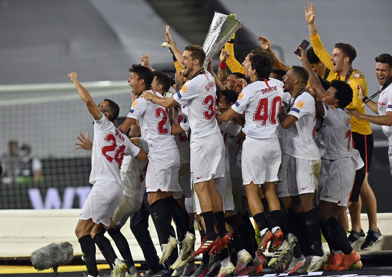 Los sevillistas festejan su sexta Liga Europa.