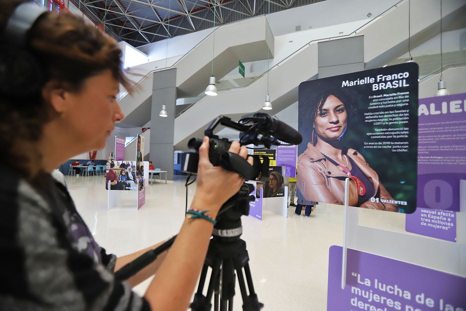 Imágenes de la exposición 'Ellas son la revolución' en la Universidad de Huelva