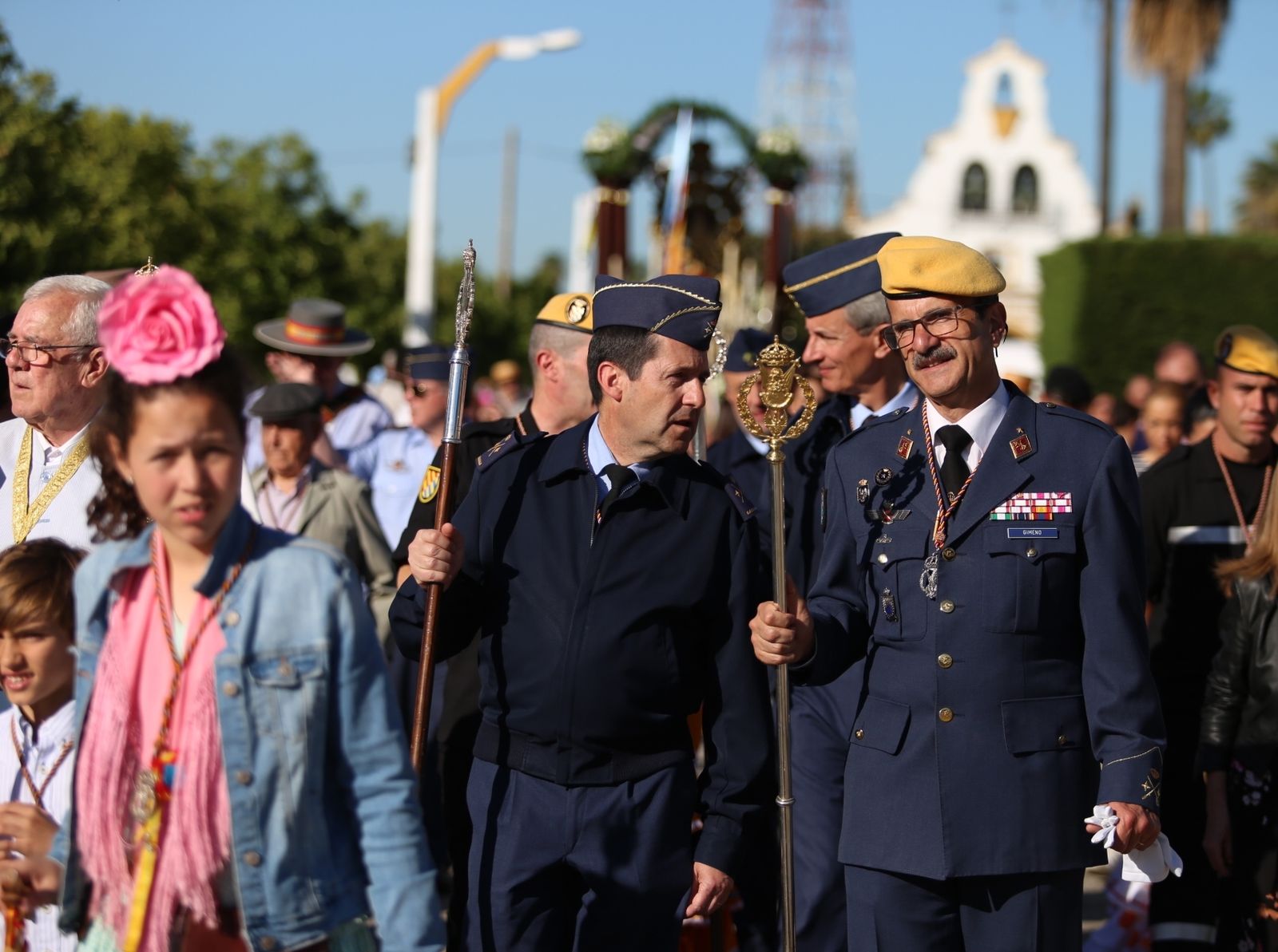 La salida hacia El Rocío de la Hermandad Castrense