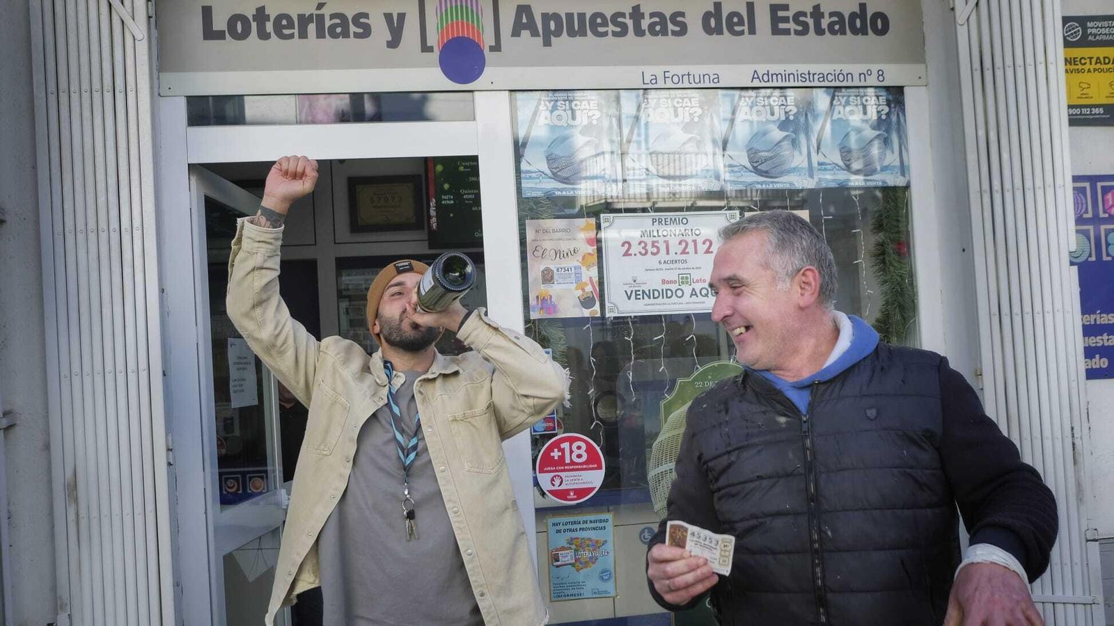 Celebrando el quinto premio en San Fernando. Celebrando el quinto premio en San Fernando.