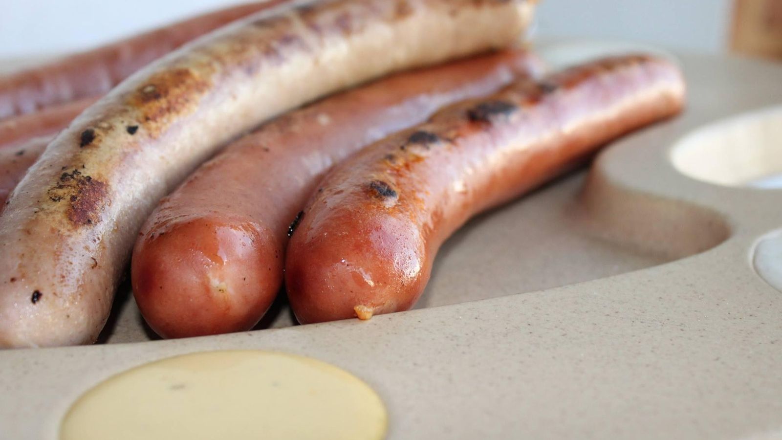 La tabla de salchichas alemanas incluye hasta seis variedades.