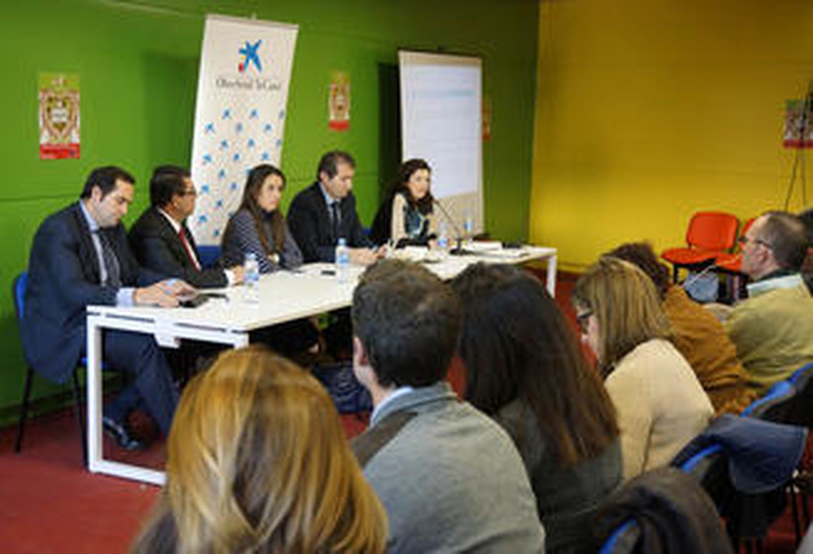 El Ayuntamiento y la Obra Social de ‘la Caixa’ se unen en la difusión del programa de ayudas sociales de la entidad bancaria