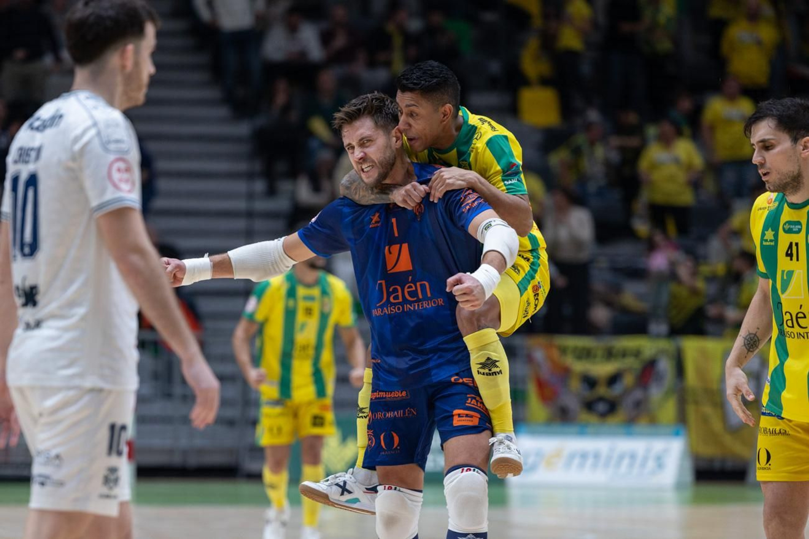 Jaén Paraíso Interior FS  4-3 Family Cash Alzira