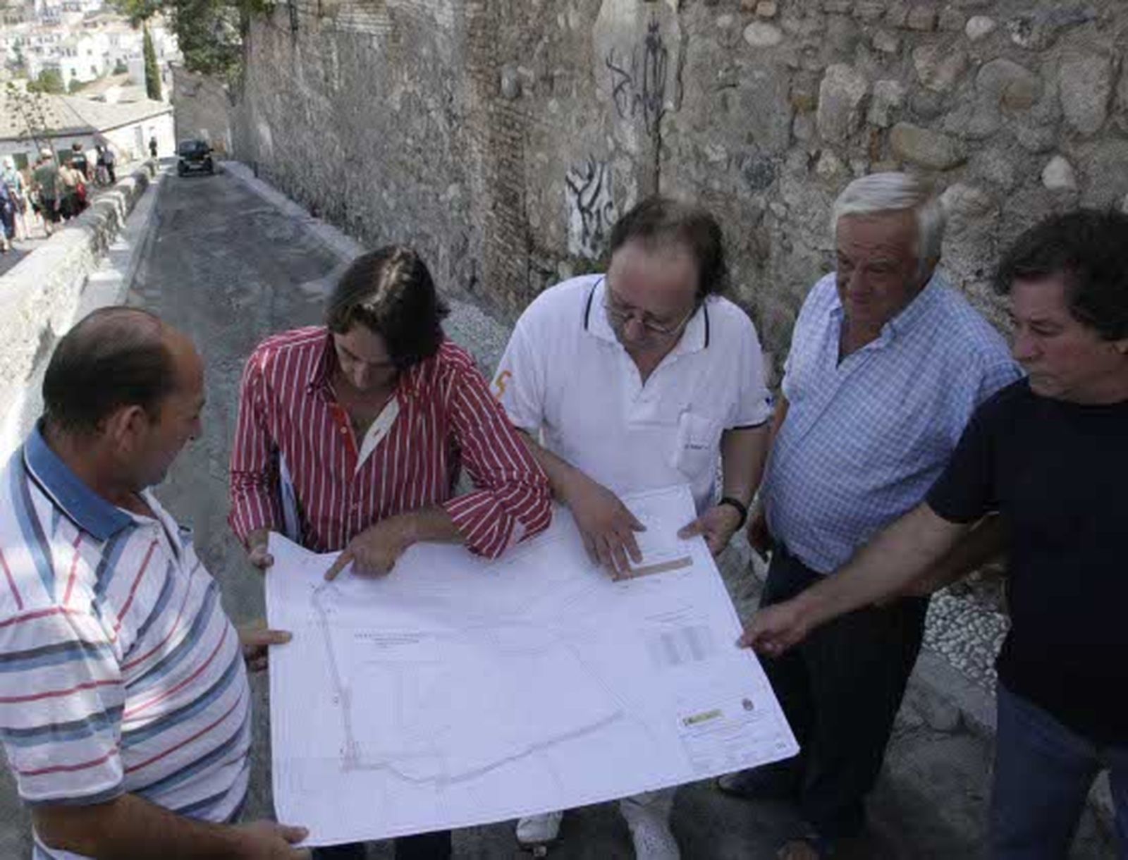 Los vecinos del Albaicín denuncian el retraso de las obras