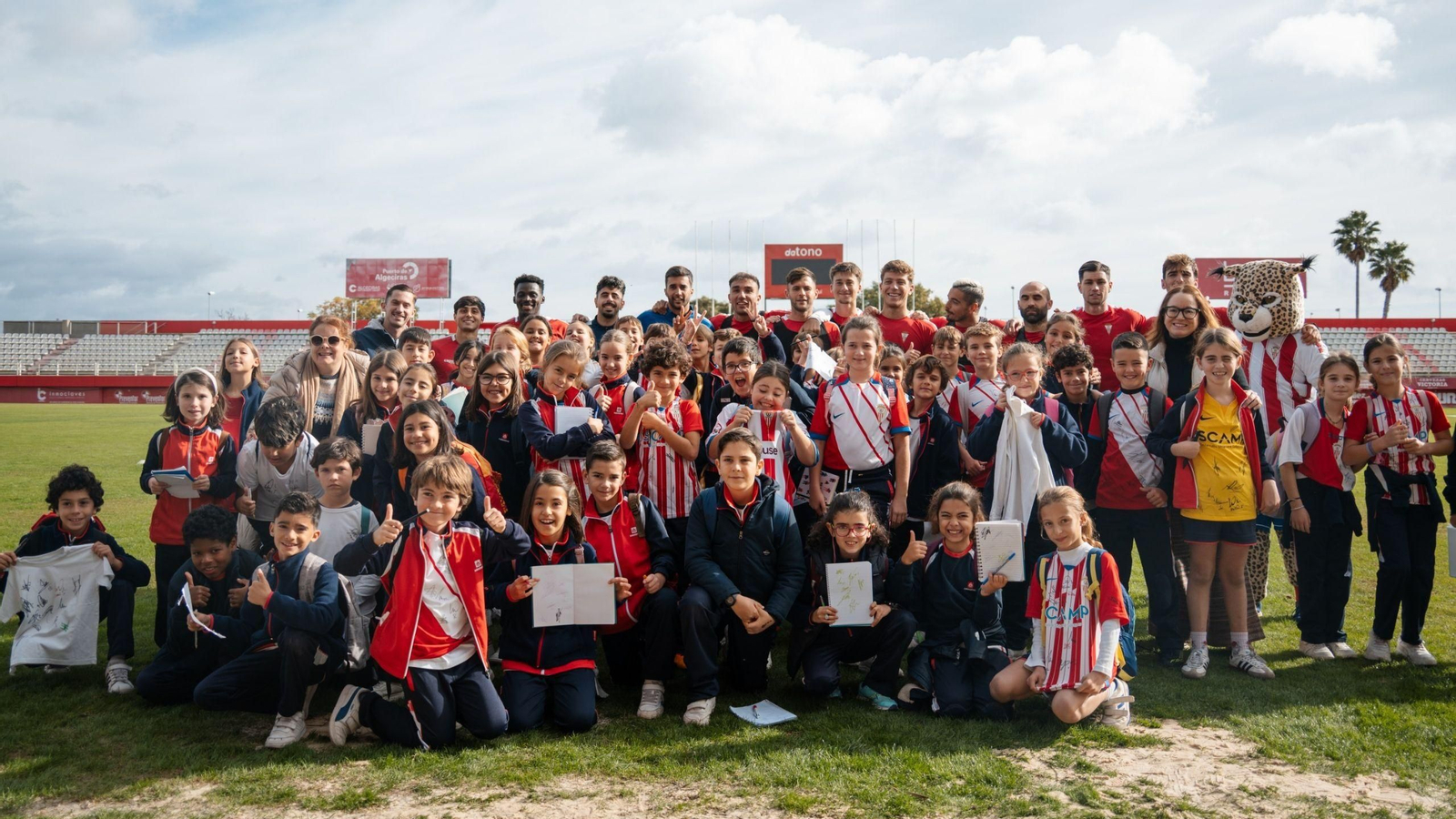 Visita de alumnos del Salesianos al Nuevo Mirador.