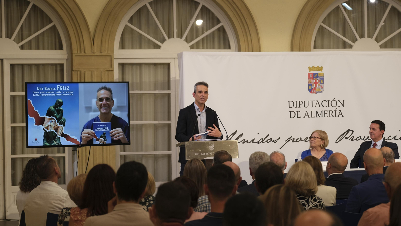 El Doctor Antonio Ríos presenta su libro 'Una Rodilla Feliz', en imágenes