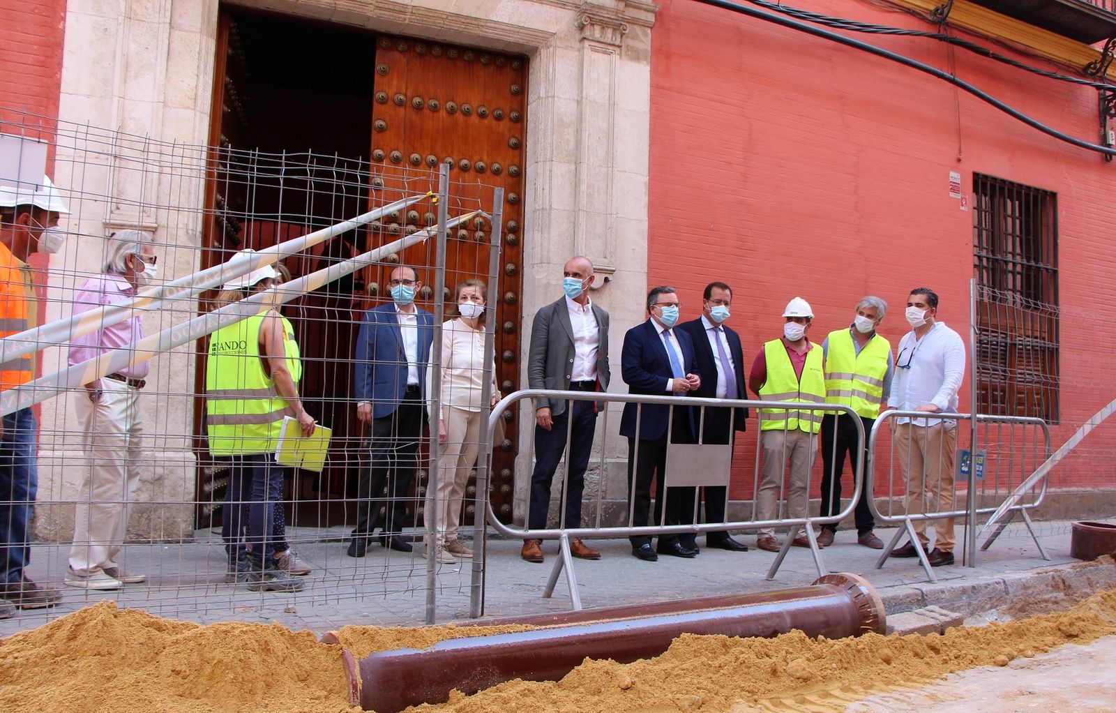 Visita en la calle Mateos Gago a la zona de los trabajos de los delegados Antonio Muñoz y Juan Carlos Cabrera.