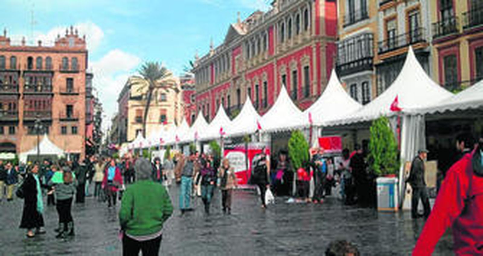 Carpas en la Plaza de San Francisco en la anterior edición del Encuentro Diocesano de Laicos.