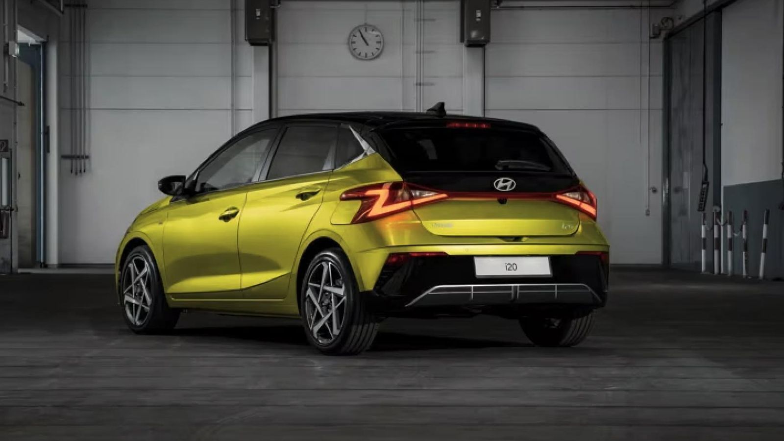 El i20 es un utilitario de 4,04 m de largo que tiene entre sus principales rivales a coches como los Seat Ibiza, Citroën C3, Peugeot 208... También al recientemente renovado Renault Clio. El i20 es un utilitario de 4,04 m de largo que tiene entre sus principales rivales a coches como los Seat Ibiza, Citroën C3, Peugeot 208... También al recientemente renovado Renault Clio.