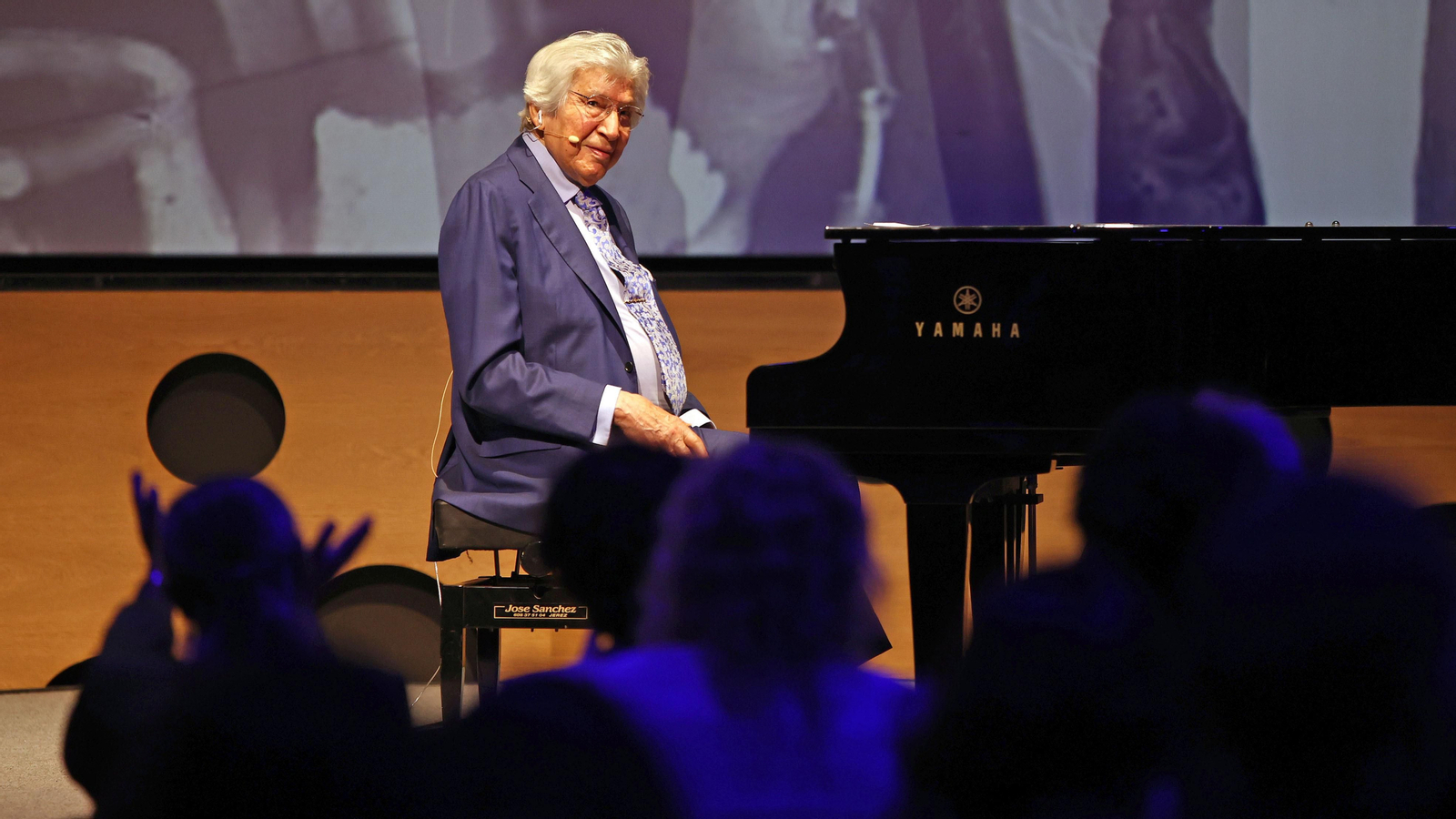 Manuel Alejandro recibe el premio Jerezano del Año del Rotary Club Jerez