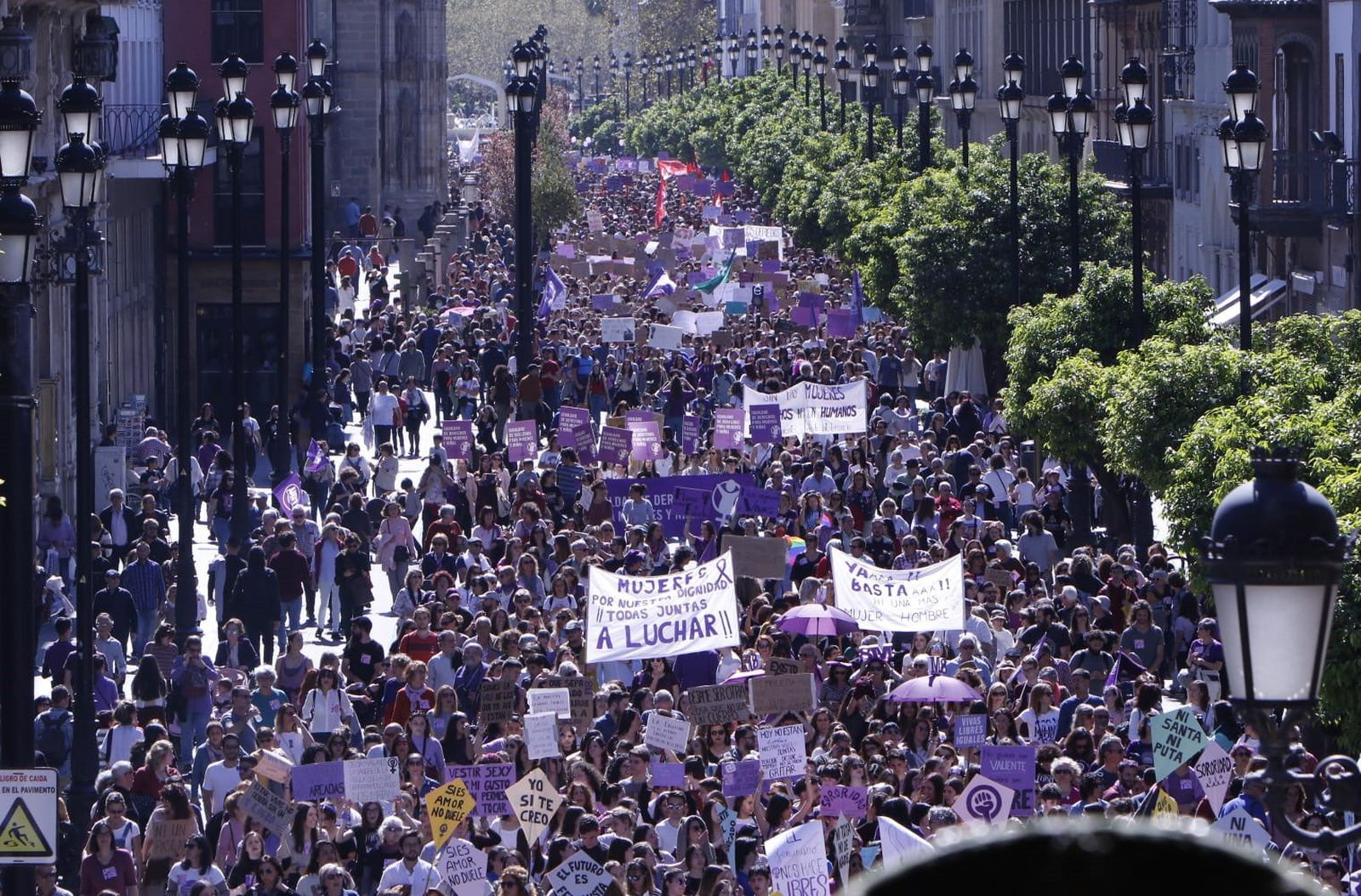 Las imágenes de las manifestaciones del 8M en Sevilla.