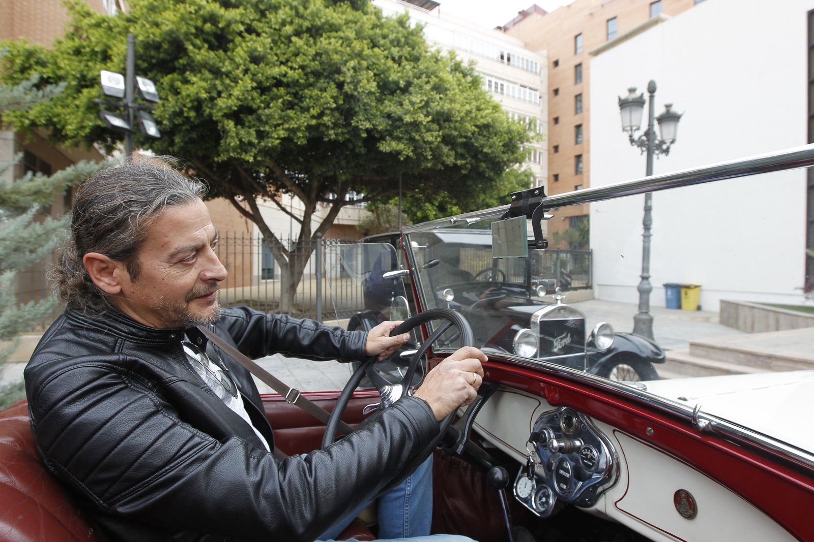 Fotogalería presentación XXX Ruta Vehículos Antiguos. Alcaldía de Almería
