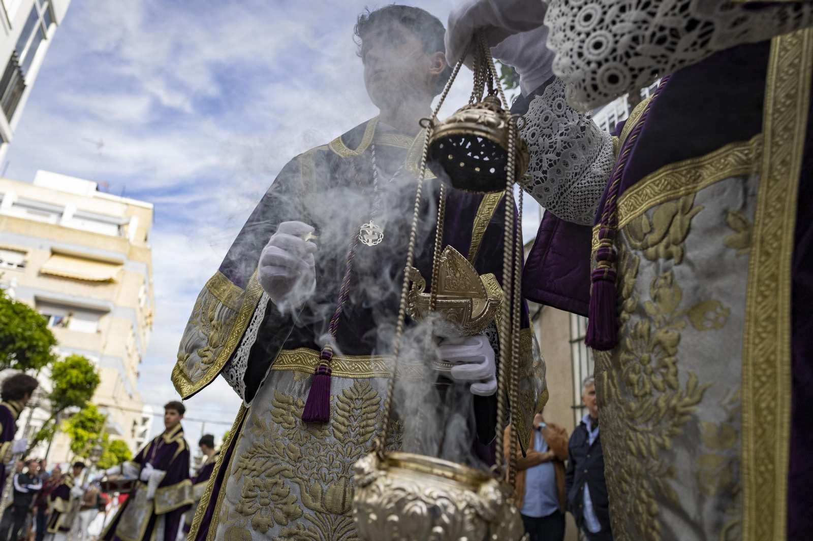 Las imágenes de la procesión de Afligidos de San Fernando en el Lunes Santo de la Semana Santa 2025