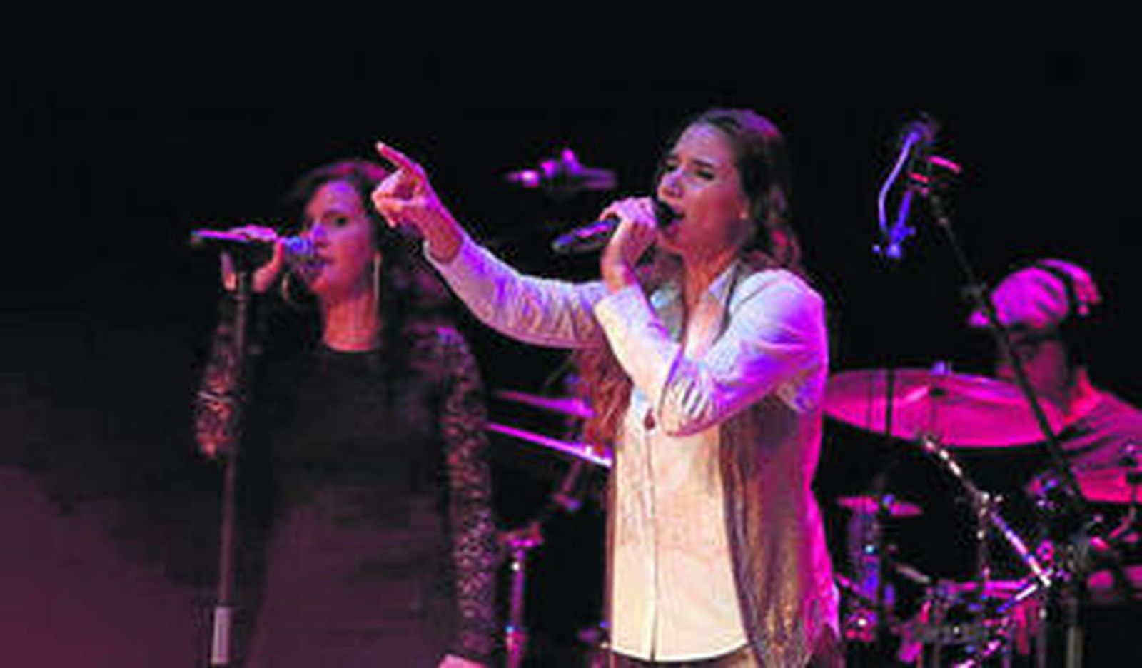 India Martínez deja muestra de su capacidad expresiva, anoche.