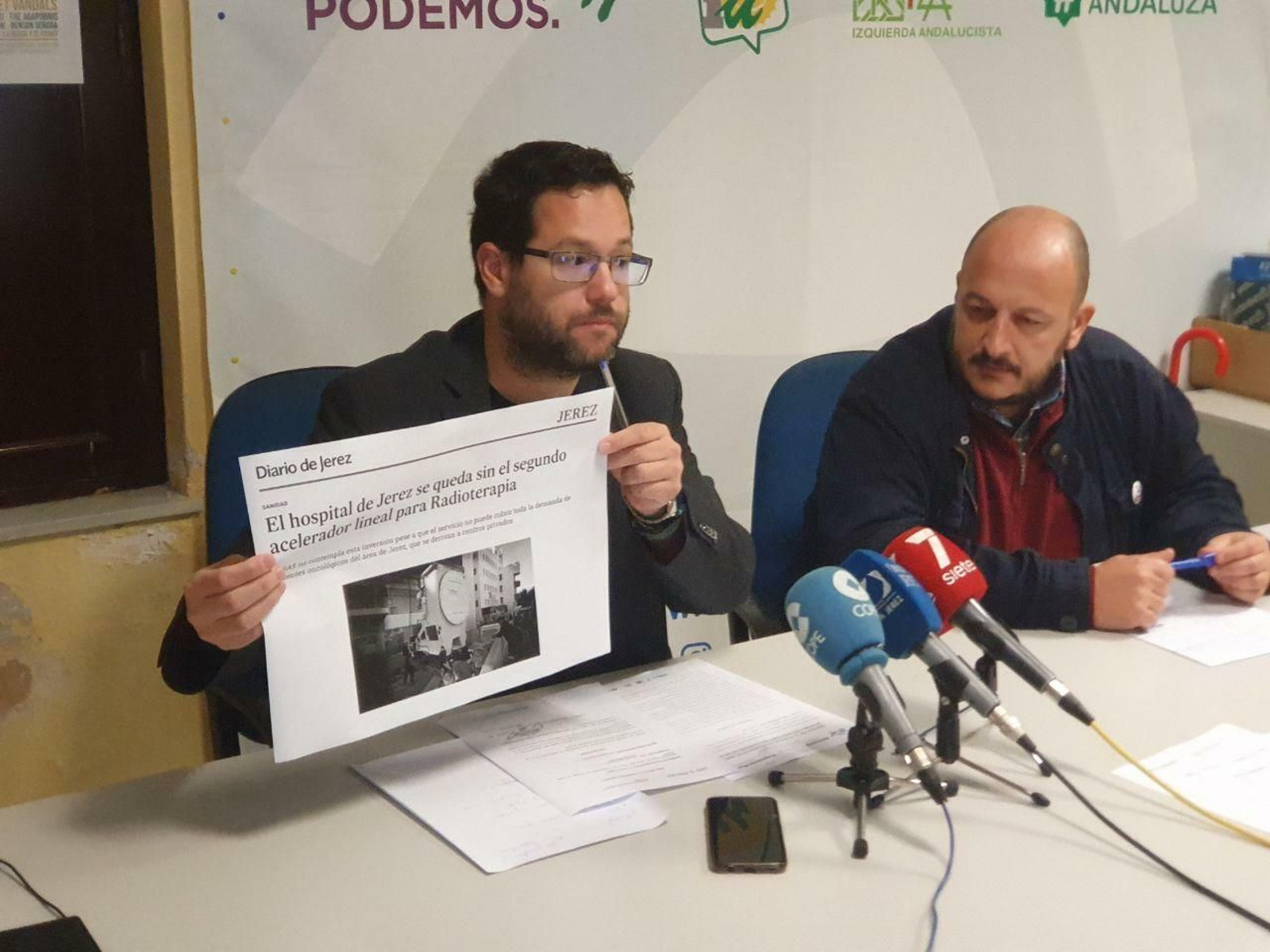 Rueda de prensa de José Ignacio García y Raúl Ruiz Berdejo, en la sede de Adelante.