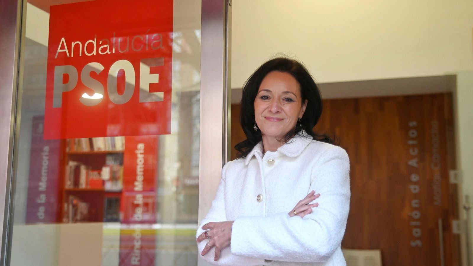Rafi Crespín posa en la sede del PSOE de Córdoba