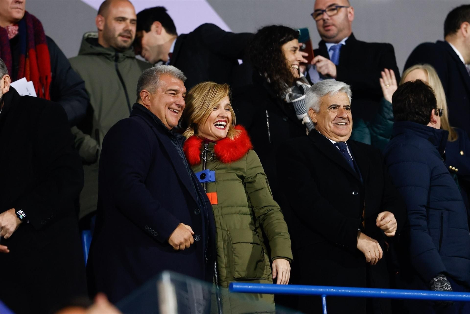 Laporta, con la ministra Pilar Alegría y el presidente de la Federación Española en la Supercopa femenina.
