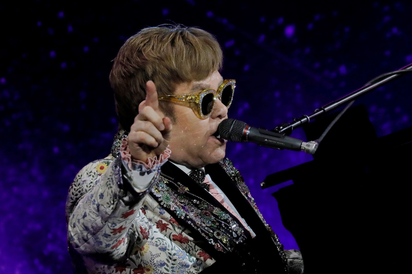 Elton John hace hueco en su agenda para la boda de Harry