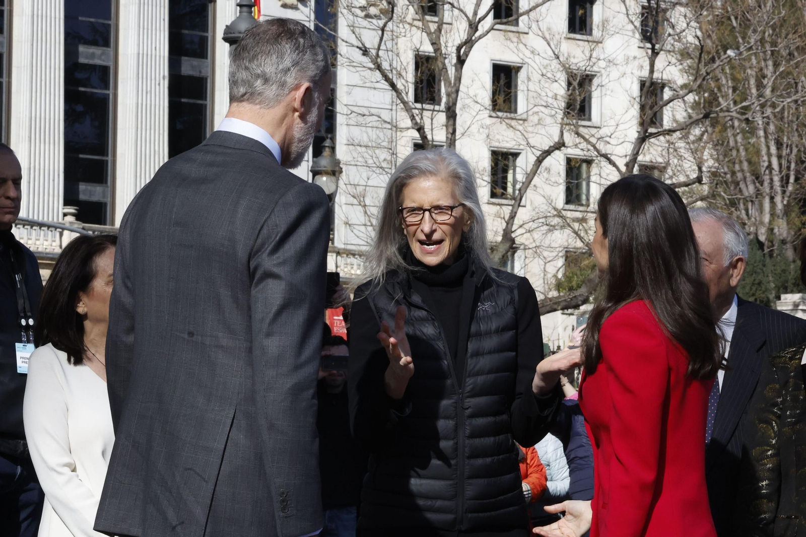 Las fotos de la visita de los Reyes a la exposición con los retratos de Annie Leibovitz