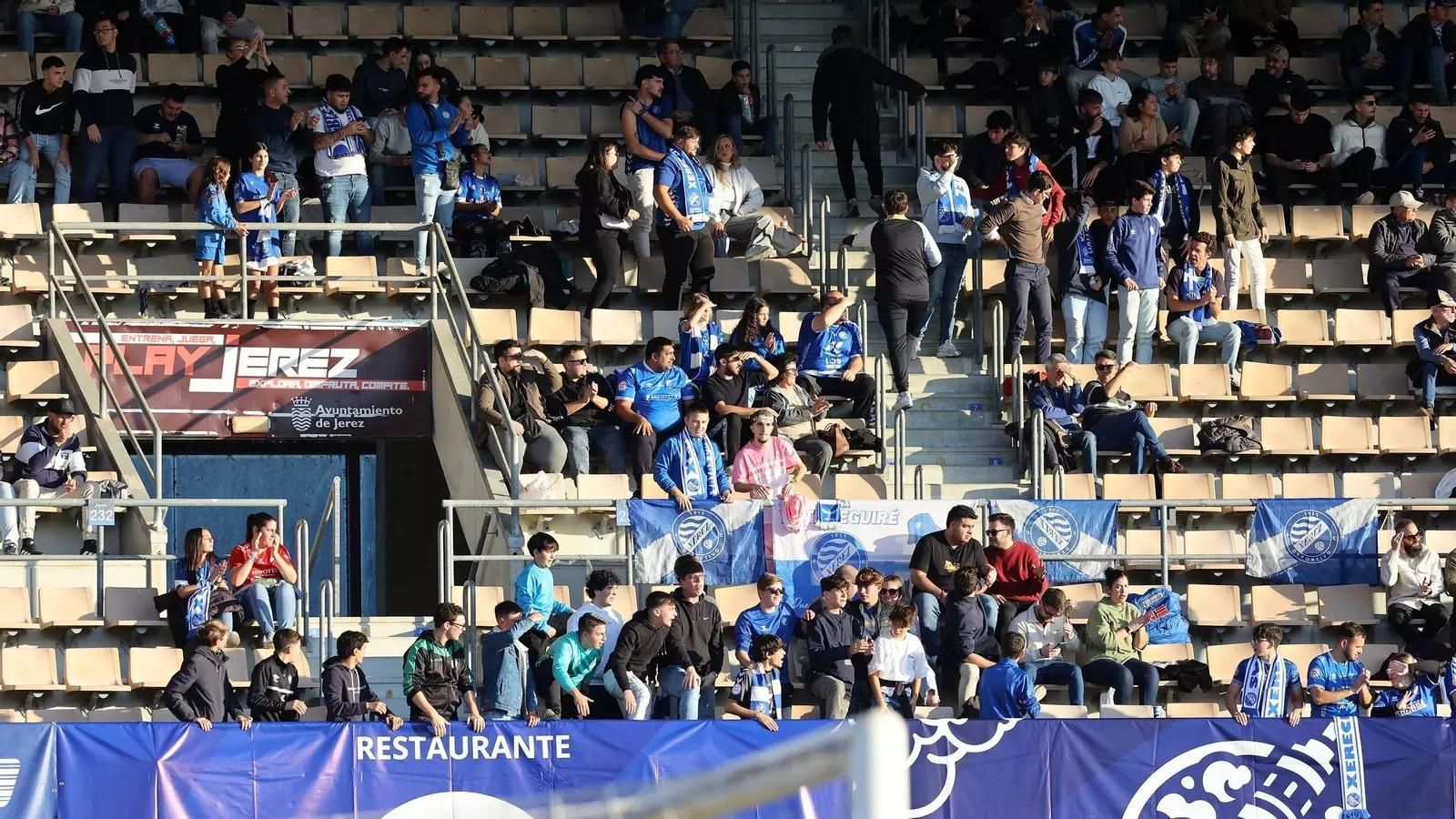 Aficionados del Xerez DFC, en el derbi del pasado año en Chapín.