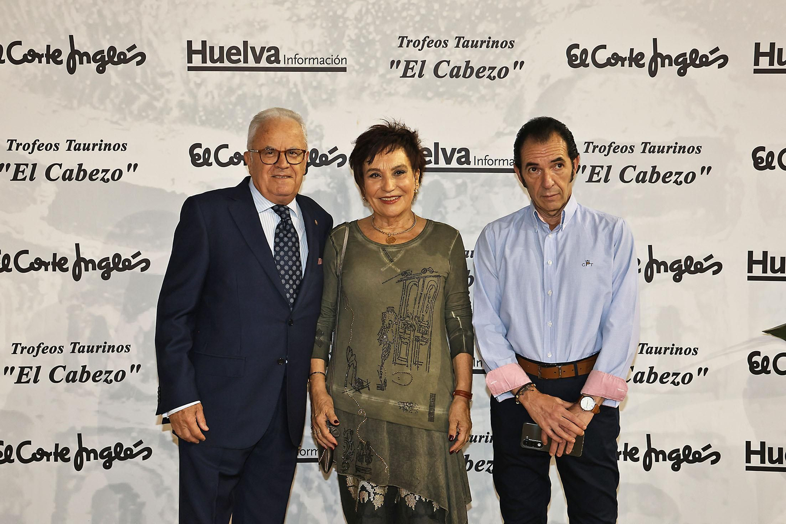 Imágenes del ambiente en la entrega de la XXXII edición de los premios taurinos "El Cabezo"