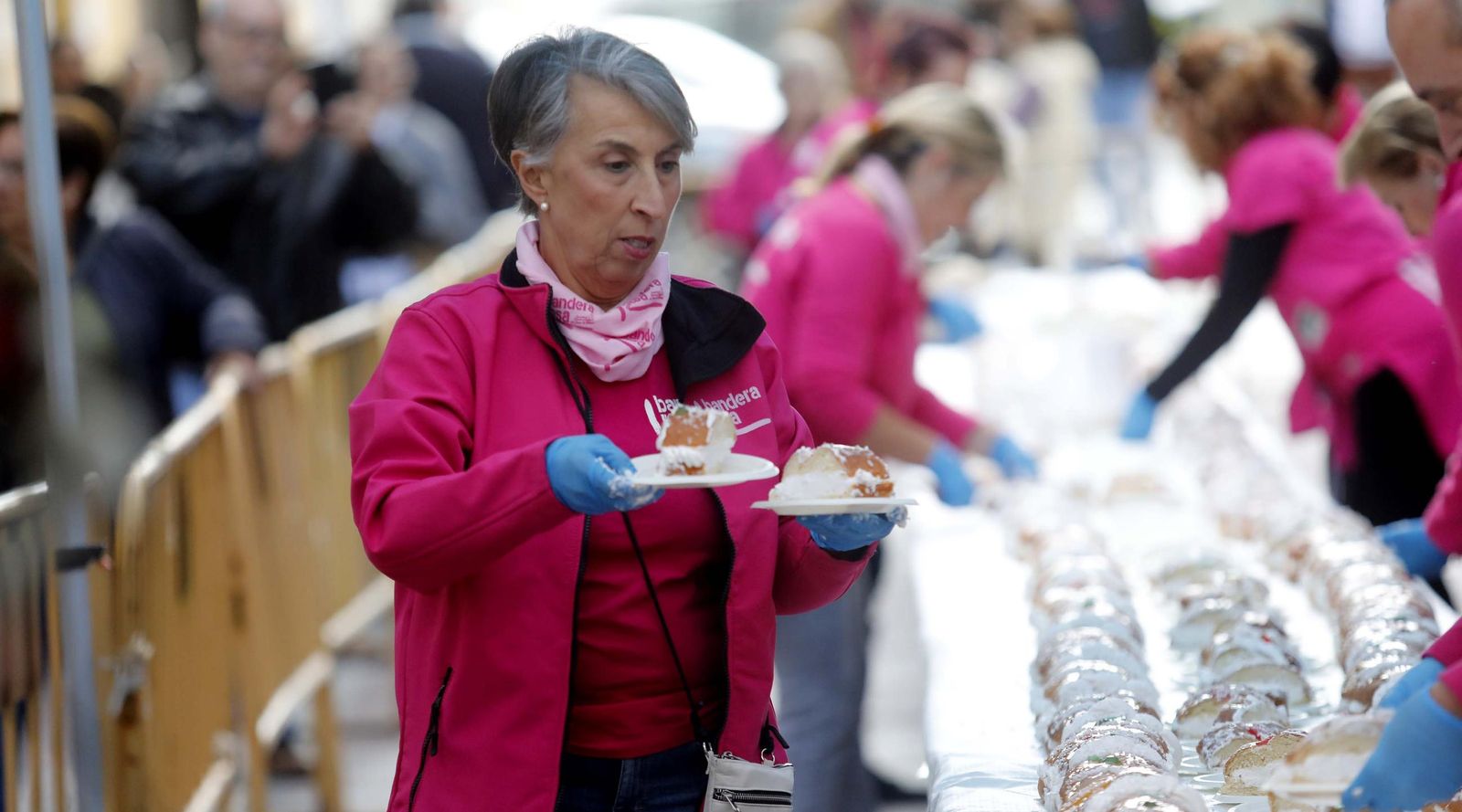 Fotos del roscón de Reyes solidario de Apymeal en Algeciras