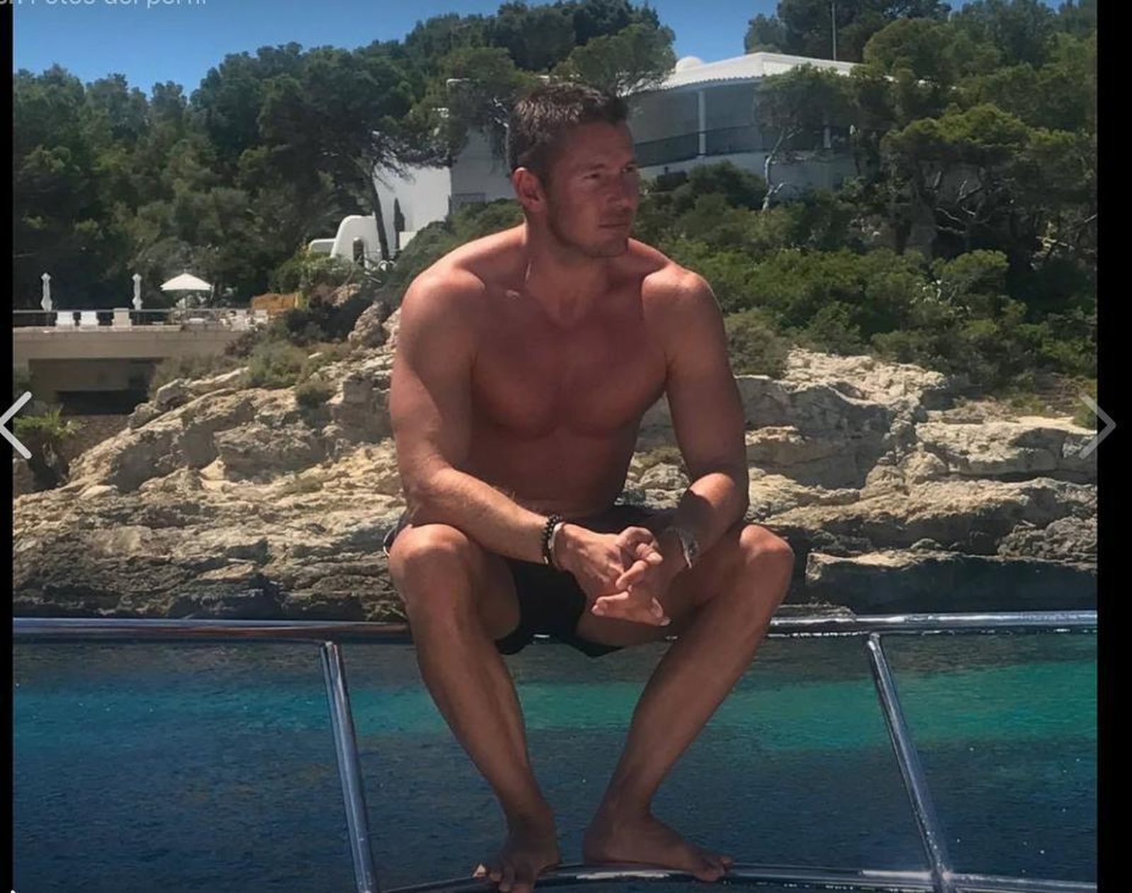 En sus redes sociales Jody presume constantemente de sus yates y sus coches de lujo.